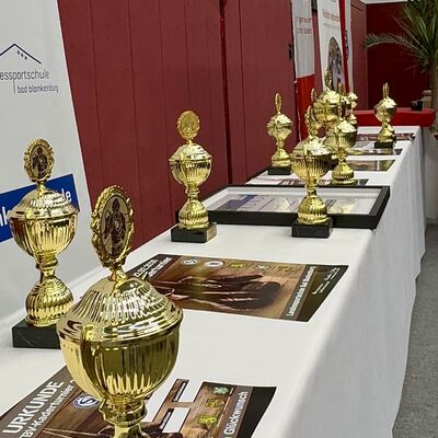 Bild vergr&ouml;&szlig;ern: 2026 PM 057 Pokale