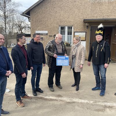 Bild vergr&ouml;&szlig;ern: Übergabe Lottomittel an Besucherbergwerk Kamsdorf