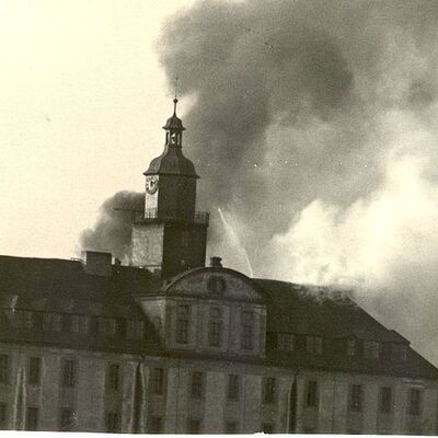 Bild vergrößern: Brand im Saalfelder Schloss am 17.12.1953. Archivbild