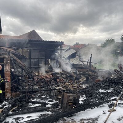 Bild vergr&ouml;&szlig;ern: Löscharbeiten in Drognitz