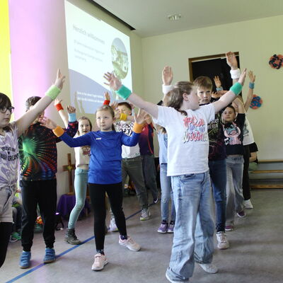 Bild vergr&ouml;&szlig;ern: 2026 PM 117 Auftritt Schulkinder