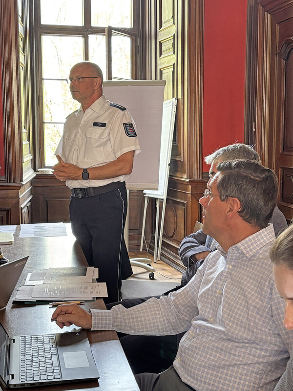 Bild vergr&ouml;&szlig;ern: Kooperation LRA mit Polizei