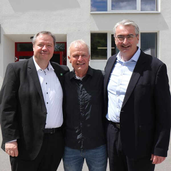 Bild vergr&ouml;&szlig;ern: 2026 PM 213 Schulleiter mit LR und BM