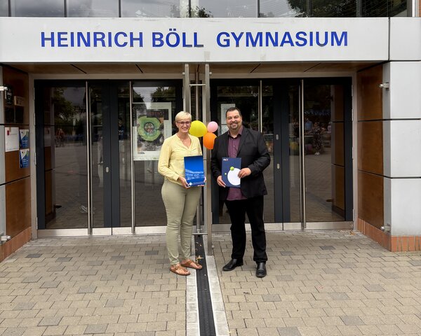 Bild vergr&ouml;&szlig;ern: Kooperationsvereinbarung zwischen Kreisvolkshochschule und Böll-Gymnasium
