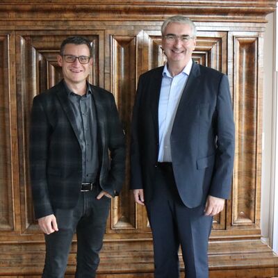 Der neue Hauptgeschäftsführer der Industrie- und Handelskammer (IHK) Ostthüringen, Marcel Seyfert, stattete Landrat Marko Wolfram am Dienstag, 15. September, im Saalfelder Schloss sei-nen Antrittsbesuch ab.