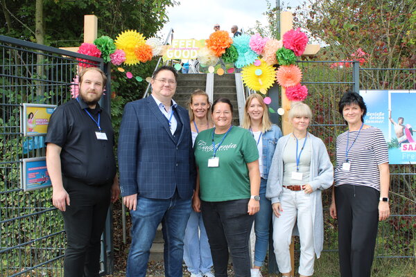Das Bild zeigt die Akteurinnen und Akteure des Gesundheitsamtes, die das Gesundheitsfest zusammen mit vielen Partnern organisiert haben. (Foto: Martin Modes)