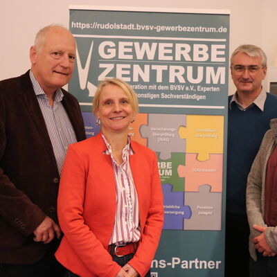 Bild vergrößern: 2025 PM 288 Team des Gewerbezentrums