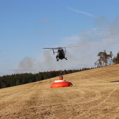 Bild vergr&ouml;&szlig;ern: Löschhubschrauber startet