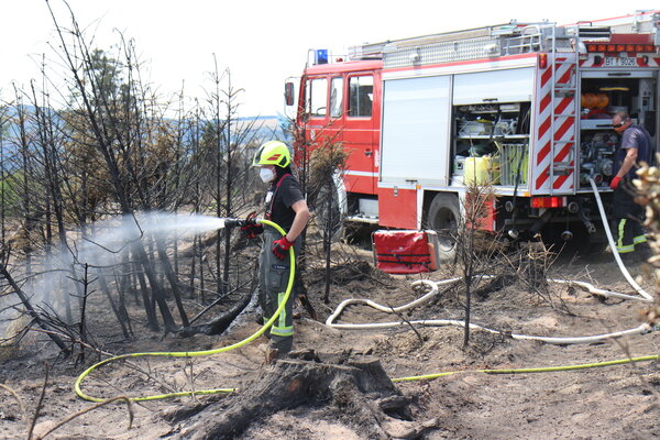 Löscharbeiten mit Fahrzeug