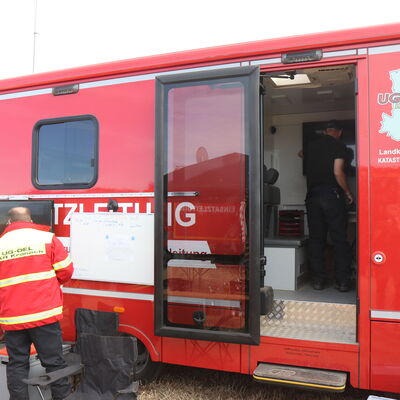 Bild vergr&ouml;&szlig;ern: Fahrzeug der Einsatzleitung.