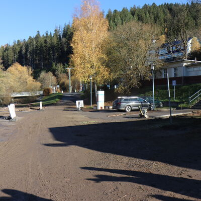 Bild vergrößern: Blick zum Bahnhof Schwarzmühle