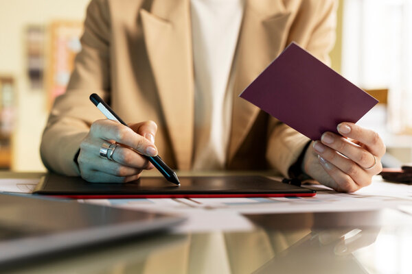 Bild vergrößern: Landschaftsdesigner bei der Arbeit