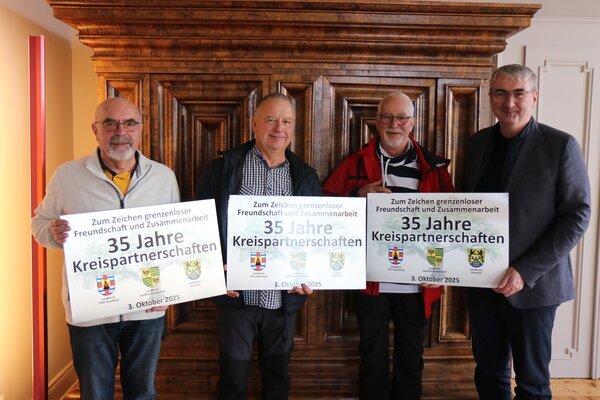 Baumfreunde Beulwitz übergeben Schilder