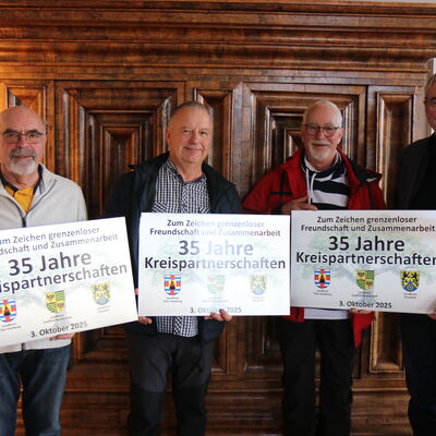 Baumfreunde Beulwitz übergeben Schilder