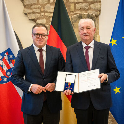 Bild vergr&ouml;&szlig;ern: 12.12.2025, Überreichung BVO durch MP Mario Voigt, Augustinerkloster Erfurt,