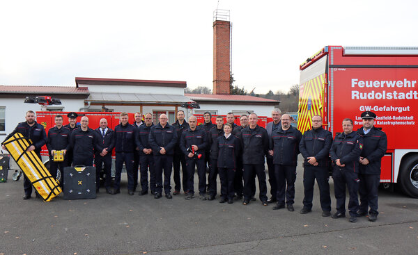 Übergabe Feuerwehrausrüstung