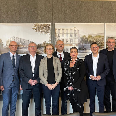 Gruppenbild Besuch Finanzministerin