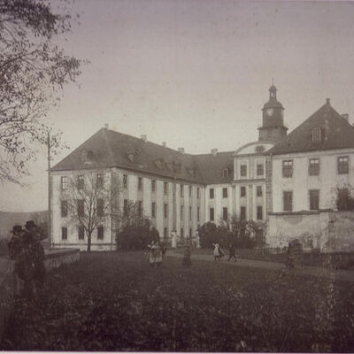 Bild vergrößern: Saalfelder Schloss um 1900 - Archivaufnahme