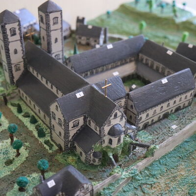 Bild vergr&ouml;&szlig;ern: 2026 PM 060 Detailansicht des Klosters